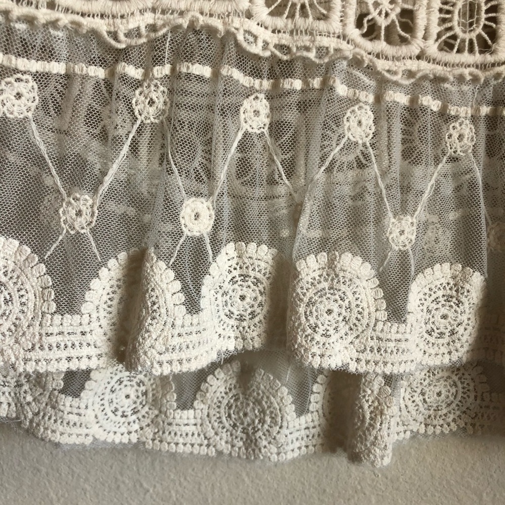 WHITE LACE TOP - Picture 2 of 3